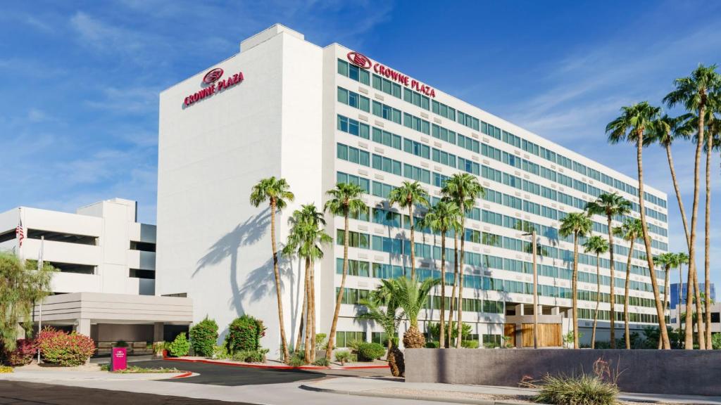 The Crowne Plaza Phoenix Airport