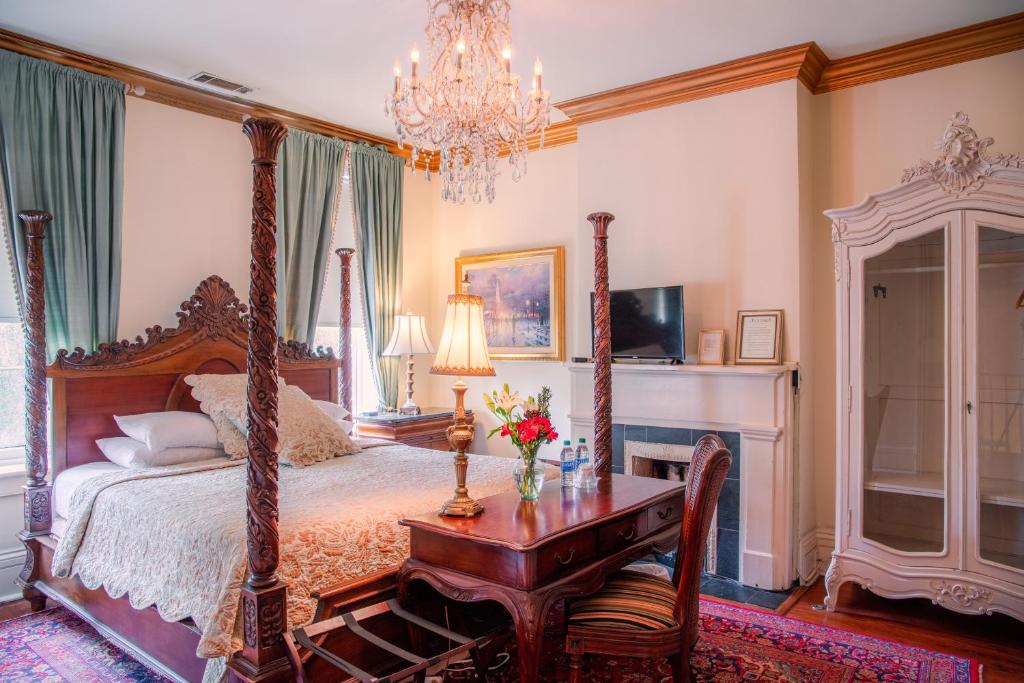 The Olde Savannah Inn