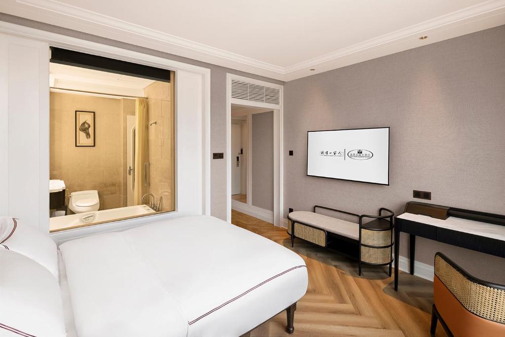 The Qingdao Seaview Garden Hotel