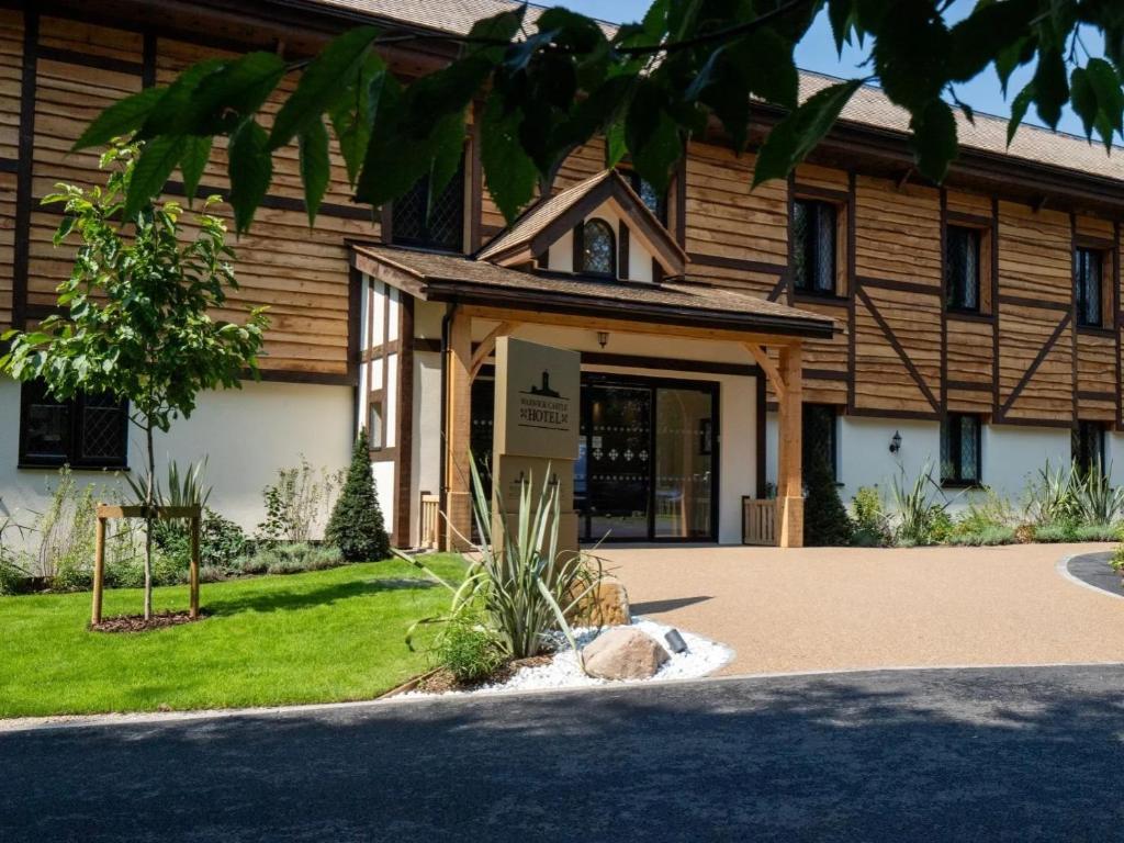 Warwick Castle Hotel